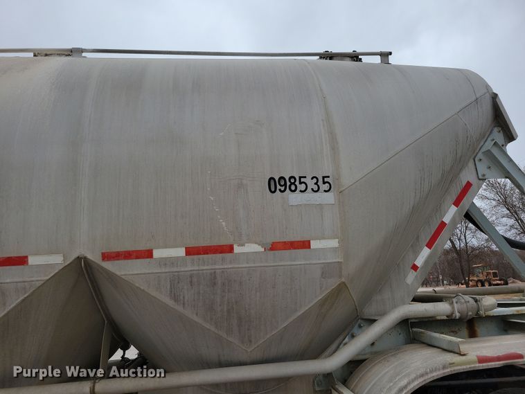 image for item DN3707 1996 Fruehauf pneumatic dry bulk trailer