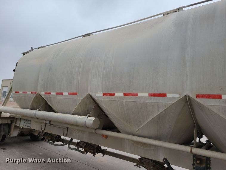 image for item DN3707 1996 Fruehauf pneumatic dry bulk trailer