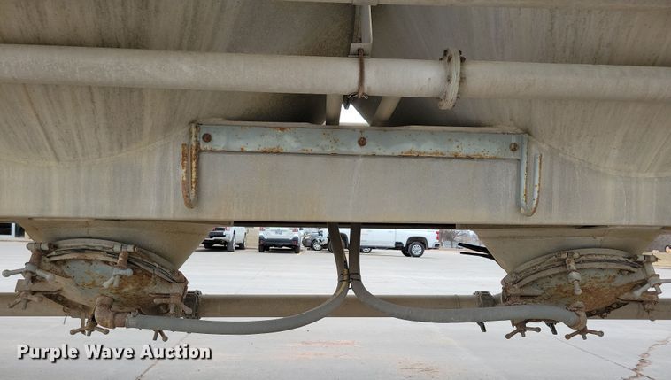 image for item DN3707 1996 Fruehauf pneumatic dry bulk trailer