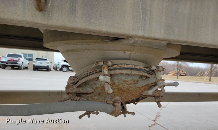 image for item DN3707 1996 Fruehauf pneumatic dry bulk trailer