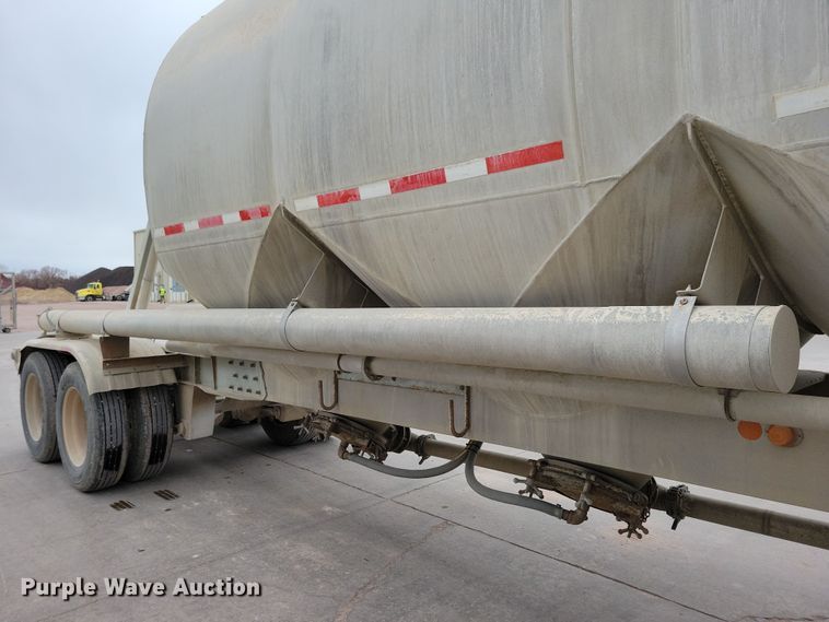 image for item DN3707 1996 Fruehauf pneumatic dry bulk trailer