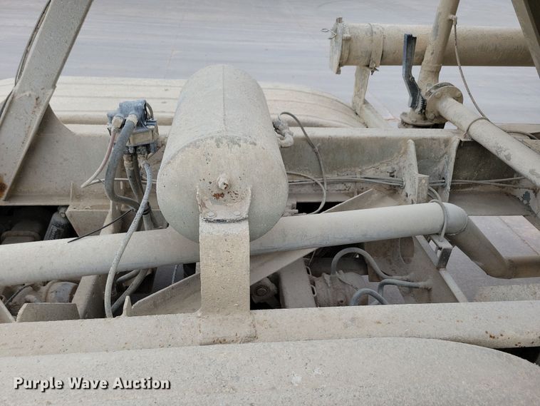 image for item DN3707 1996 Fruehauf pneumatic dry bulk trailer