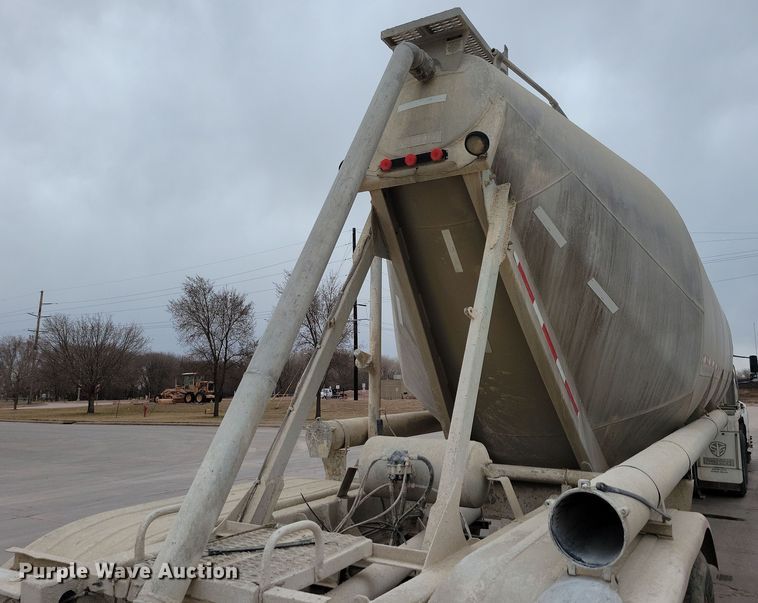 image for item DN3707 1996 Fruehauf pneumatic dry bulk trailer