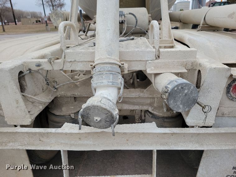 image for item DN3707 1996 Fruehauf pneumatic dry bulk trailer