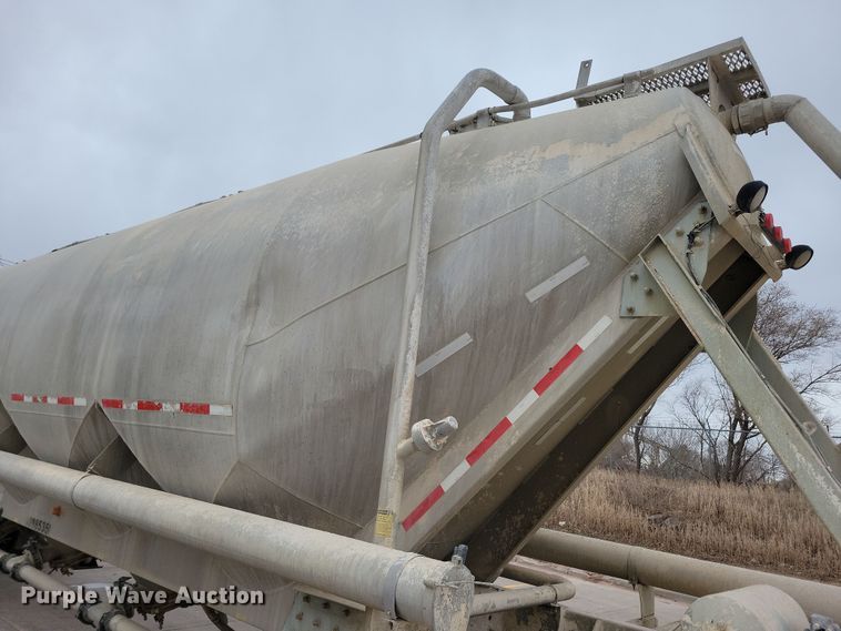 image for item DN3707 1996 Fruehauf pneumatic dry bulk trailer