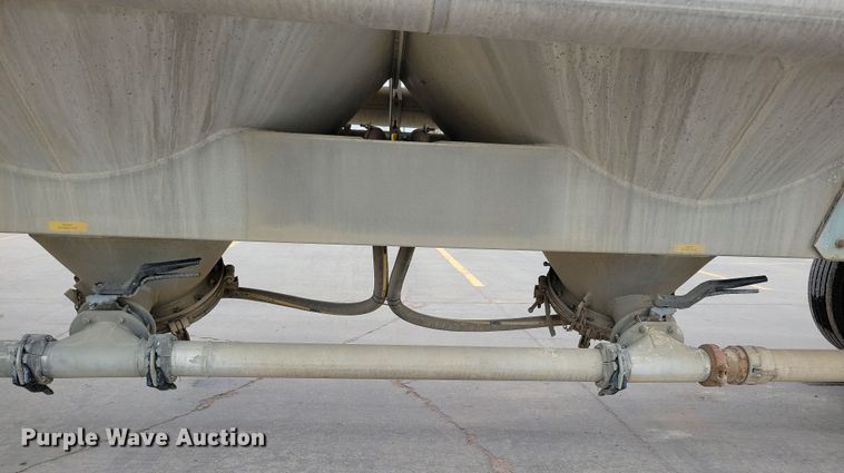 image for item DN3707 1996 Fruehauf pneumatic dry bulk trailer