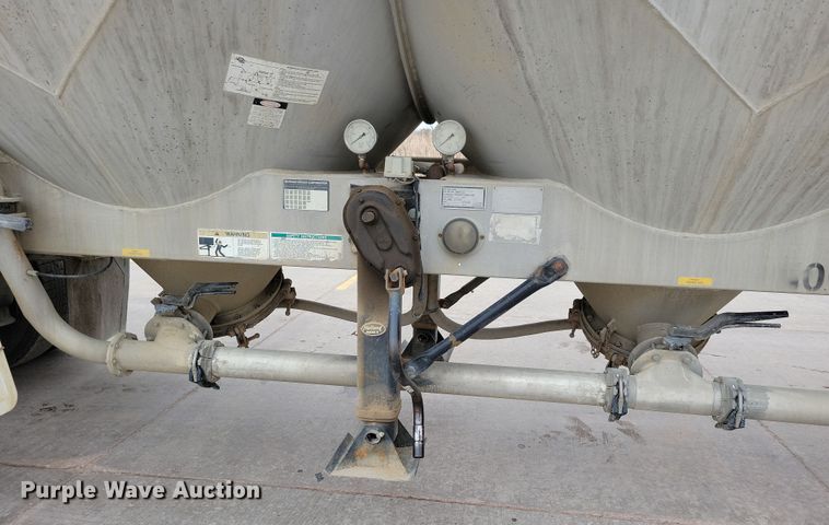 image for item DN3707 1996 Fruehauf pneumatic dry bulk trailer