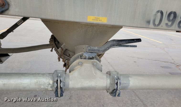 image for item DN3707 1996 Fruehauf pneumatic dry bulk trailer