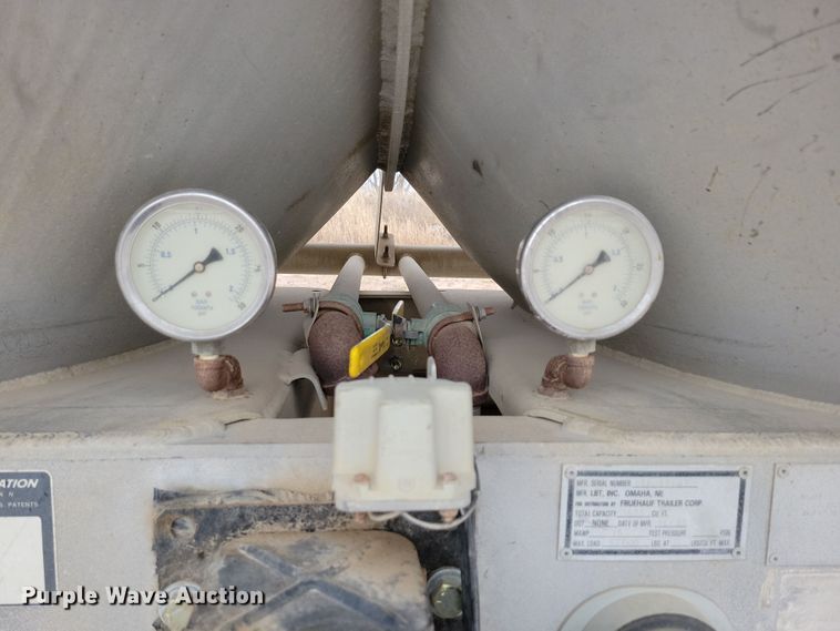 image for item DN3707 1996 Fruehauf pneumatic dry bulk trailer