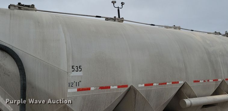 image for item DN3707 1996 Fruehauf pneumatic dry bulk trailer