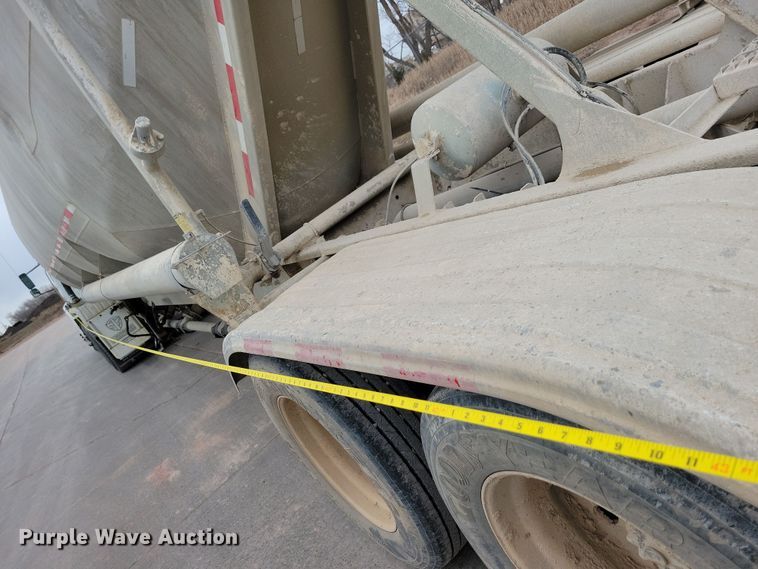 image for item DN3707 1996 Fruehauf pneumatic dry bulk trailer