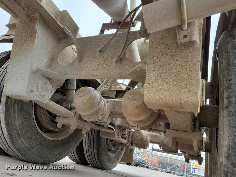 image for item DN3707 1996 Fruehauf pneumatic dry bulk trailer