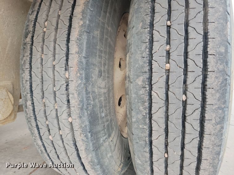 image for item DN3707 1996 Fruehauf pneumatic dry bulk trailer