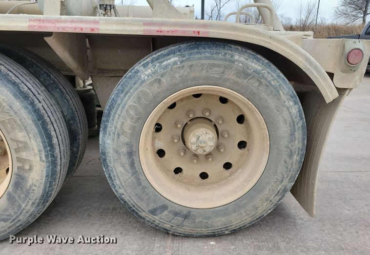 image for item DN3707 1996 Fruehauf pneumatic dry bulk trailer