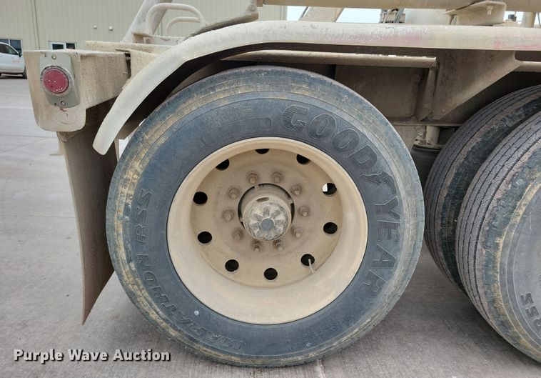 image for item DN3707 1996 Fruehauf pneumatic dry bulk trailer