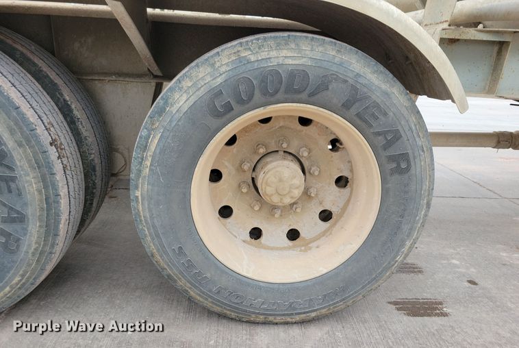 image for item DN3707 1996 Fruehauf pneumatic dry bulk trailer