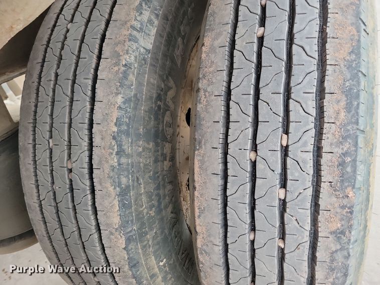 image for item DN3707 1996 Fruehauf pneumatic dry bulk trailer