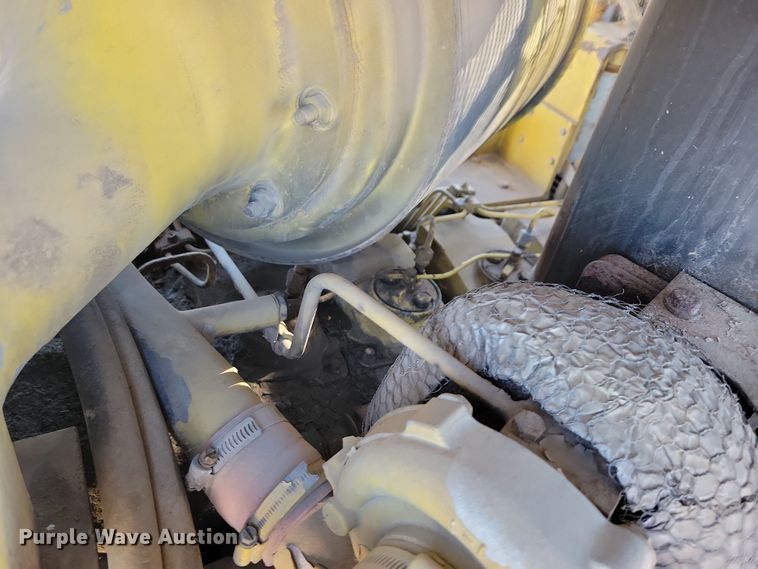 image for item DN3708 1993 Komatsu D65PX-12 dozer