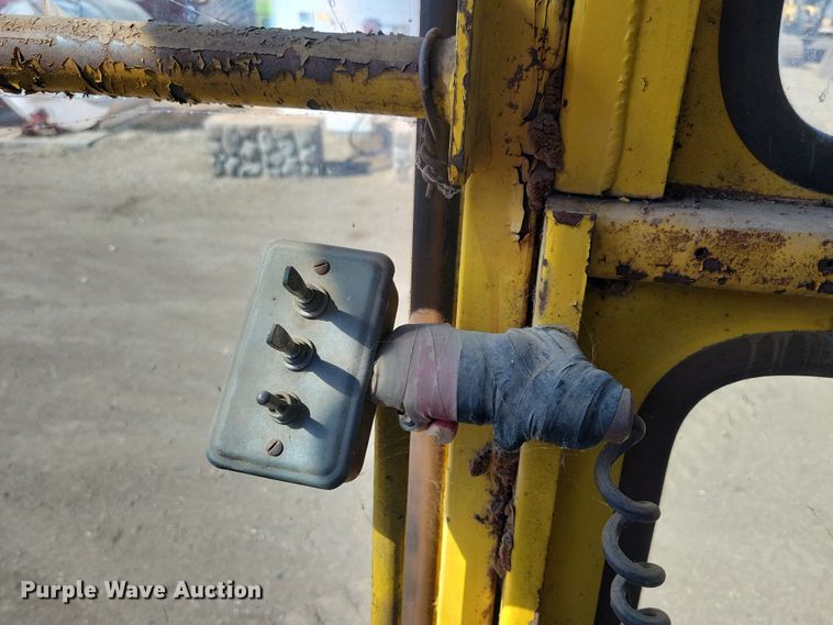 image for item DN3711 1979 Champion 740 rigid frame motor grader