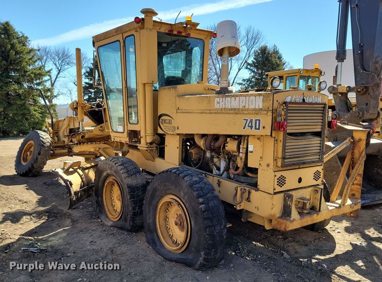 image for item DN3712 1984 Champion 740 rigid frame motor grader