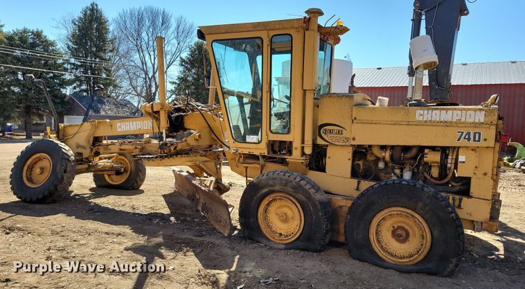 image for item DN3712 1984 Champion 740 rigid frame motor grader