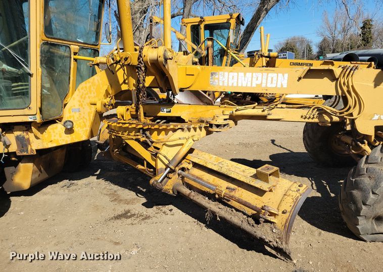 image for item DN3712 1984 Champion 740 rigid frame motor grader