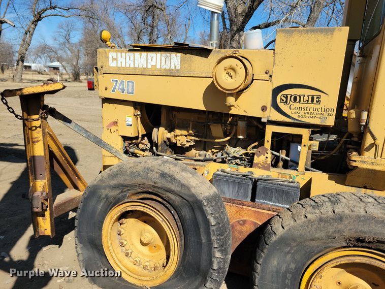 image for item DN3712 1984 Champion 740 rigid frame motor grader