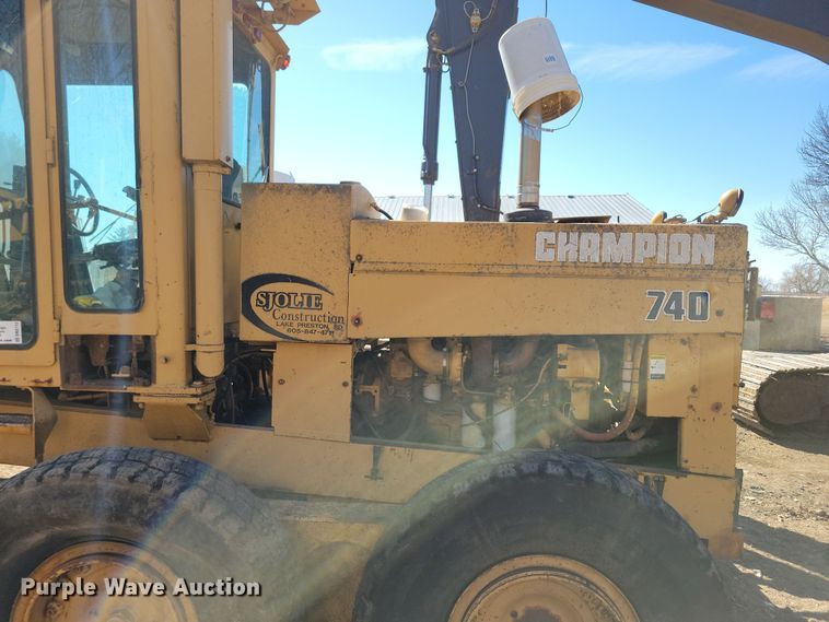 image for item DN3712 1984 Champion 740 rigid frame motor grader