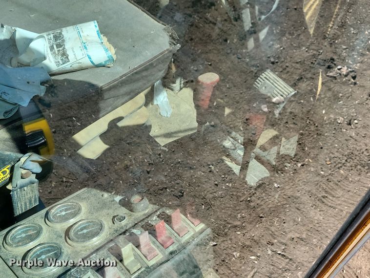 image for item DN3712 1984 Champion 740 rigid frame motor grader