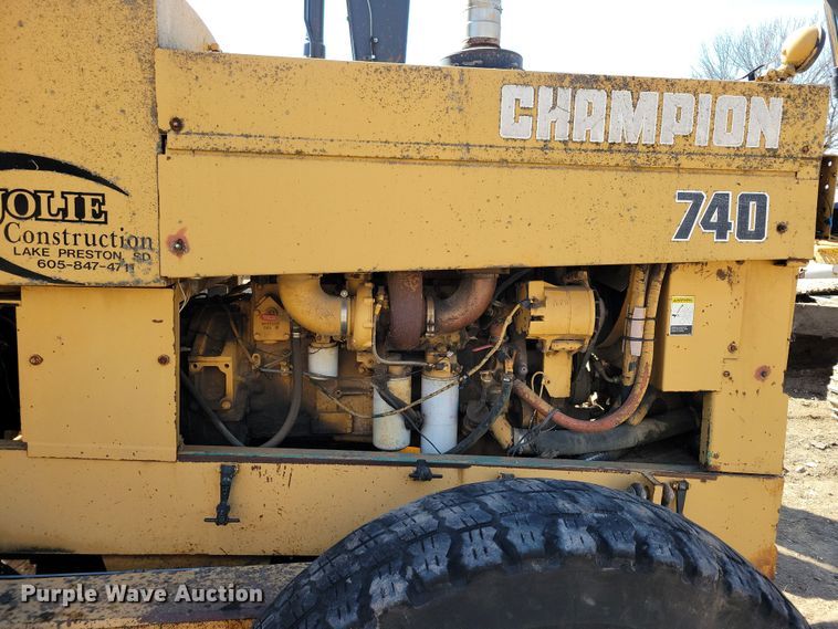 image for item DN3712 1984 Champion 740 rigid frame motor grader