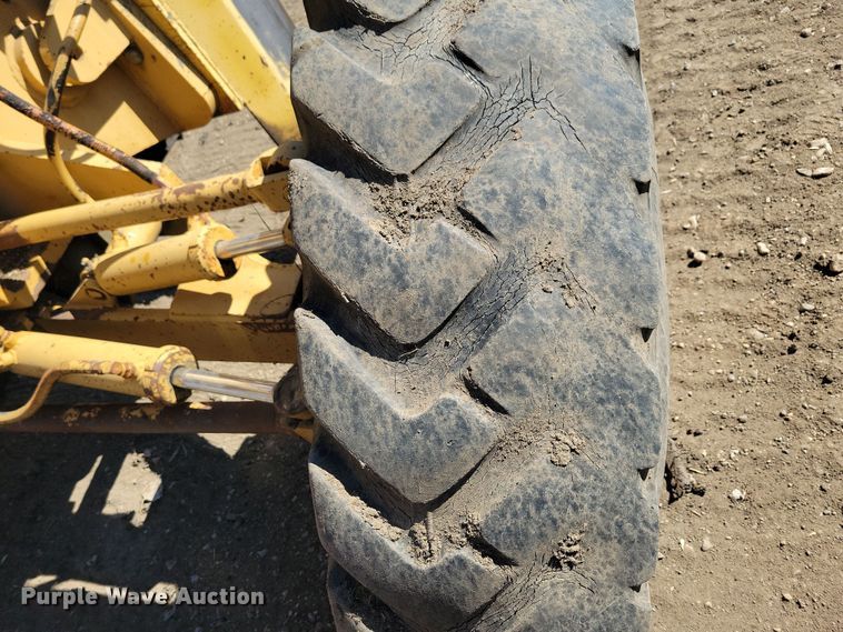 image for item DN3712 1984 Champion 740 rigid frame motor grader