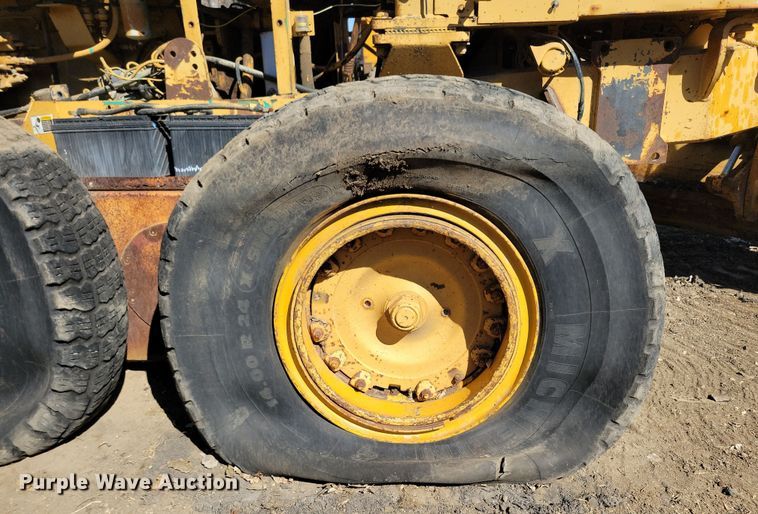 image for item DN3712 1984 Champion 740 rigid frame motor grader