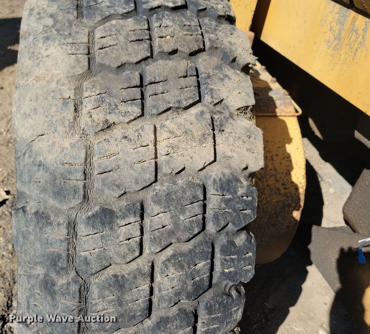 image for item DN3712 1984 Champion 740 rigid frame motor grader