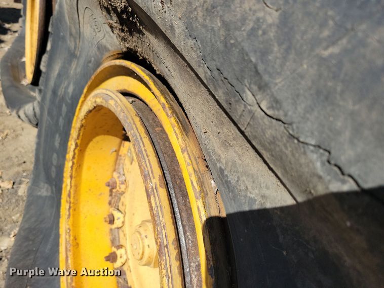 image for item DN3712 1984 Champion 740 rigid frame motor grader