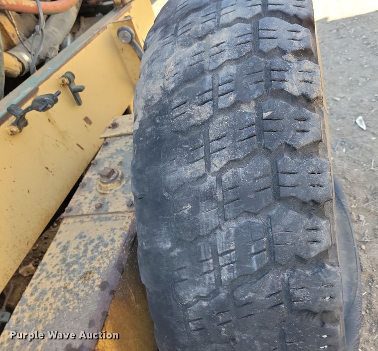 image for item DN3712 1984 Champion 740 rigid frame motor grader