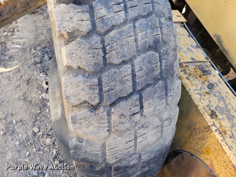 image for item DN3712 1984 Champion 740 rigid frame motor grader