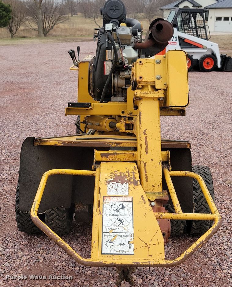 image for item DN3719 2004 Vermeer SC352 stump grinder