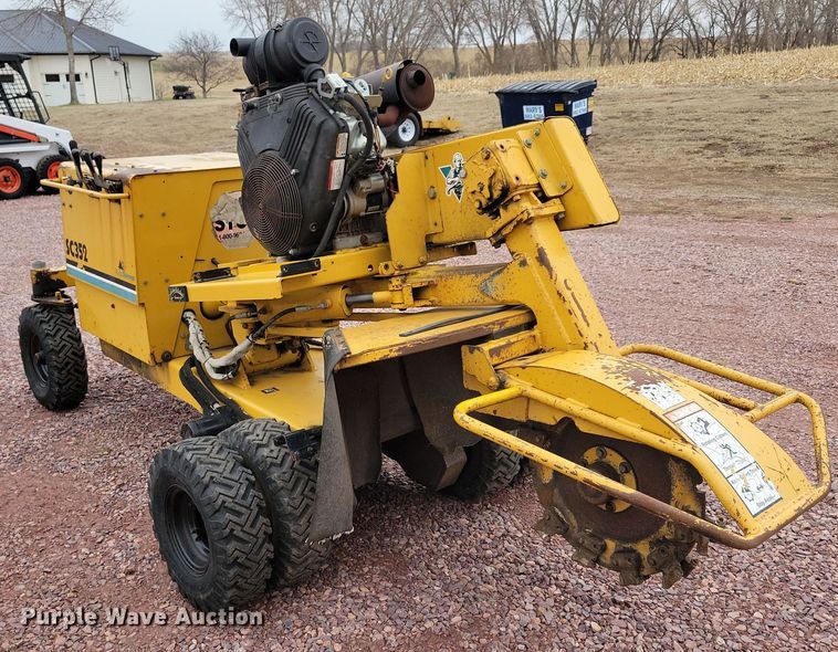 image for item DN3719 2004 Vermeer SC352 stump grinder