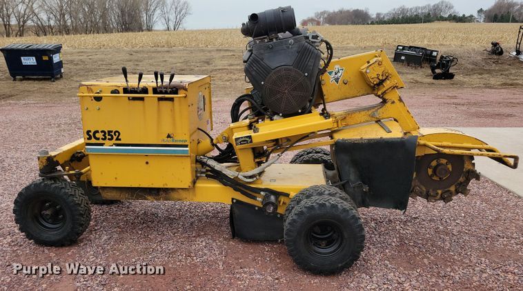 image for item DN3719 2004 Vermeer SC352 stump grinder