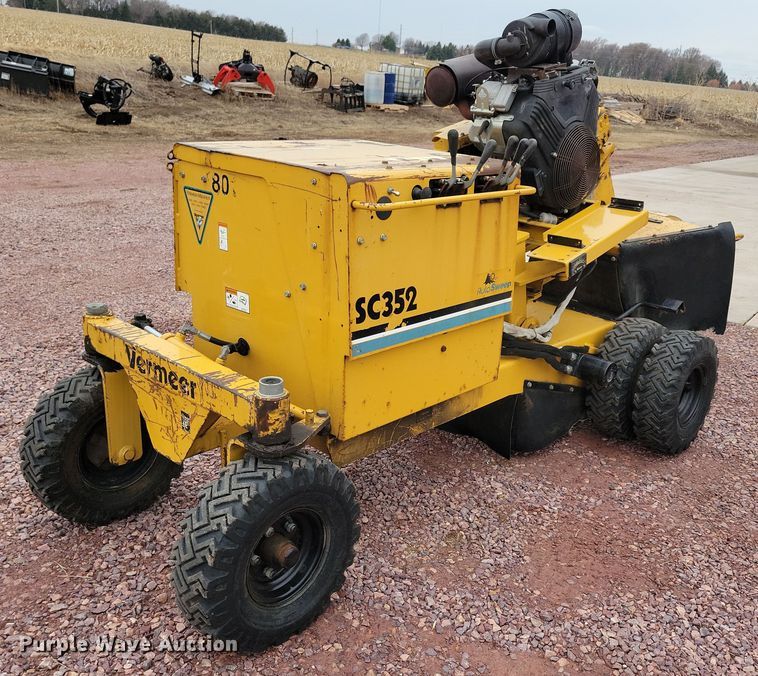 image for item DN3719 2004 Vermeer SC352 stump grinder