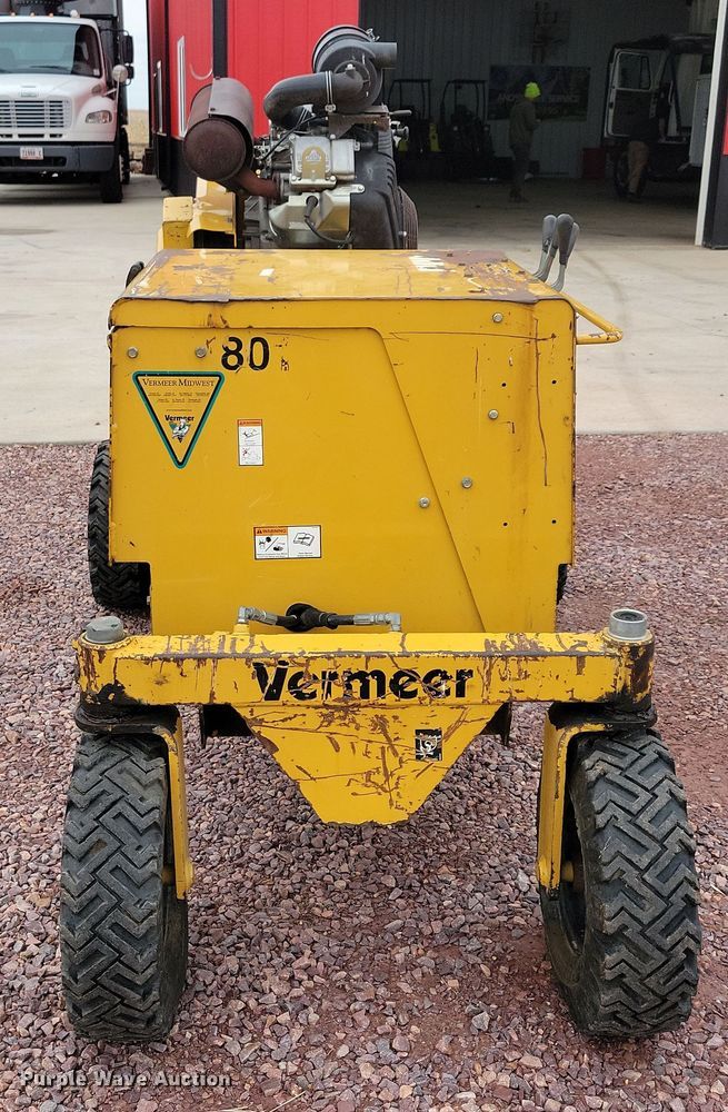 image for item DN3719 2004 Vermeer SC352 stump grinder