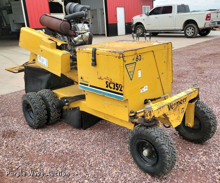 image for item DN3719 2004 Vermeer SC352 stump grinder