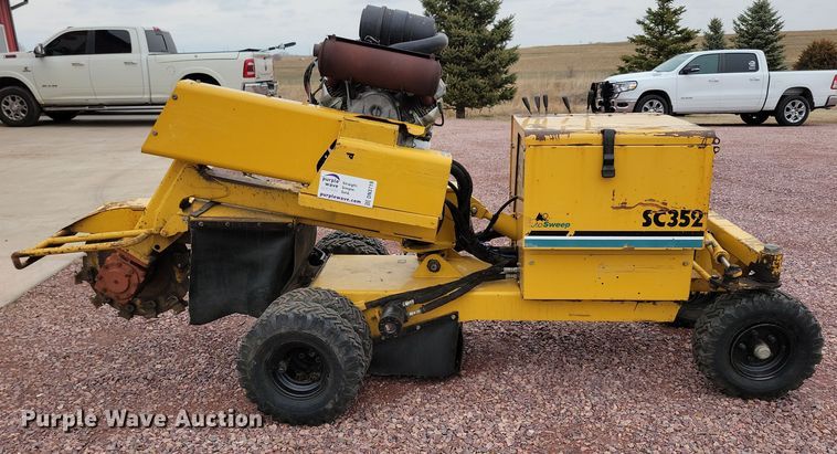 image for item DN3719 2004 Vermeer SC352 stump grinder