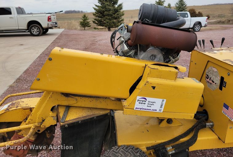 image for item DN3719 2004 Vermeer SC352 stump grinder