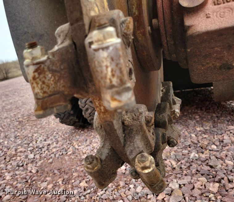 image for item DN3719 2004 Vermeer SC352 stump grinder