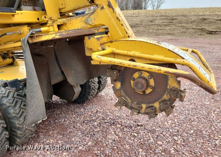 image for item DN3719 2004 Vermeer SC352 stump grinder