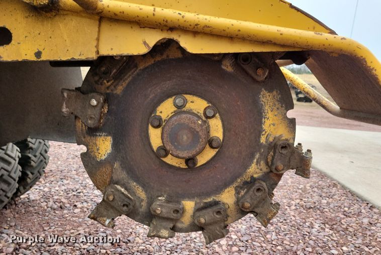 image for item DN3719 2004 Vermeer SC352 stump grinder