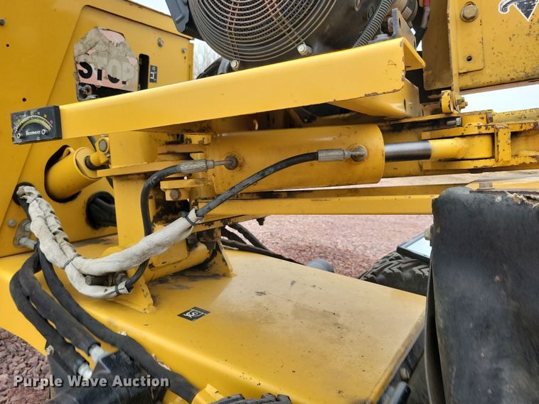 image for item DN3719 2004 Vermeer SC352 stump grinder