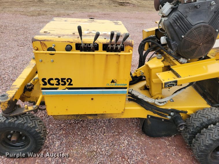 image for item DN3719 2004 Vermeer SC352 stump grinder