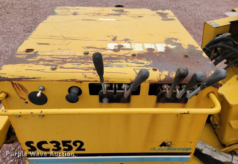 image for item DN3719 2004 Vermeer SC352 stump grinder